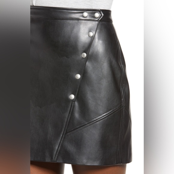 BlankNYC Snap Faux Leather Skirt NWT - Picture 3 of 4